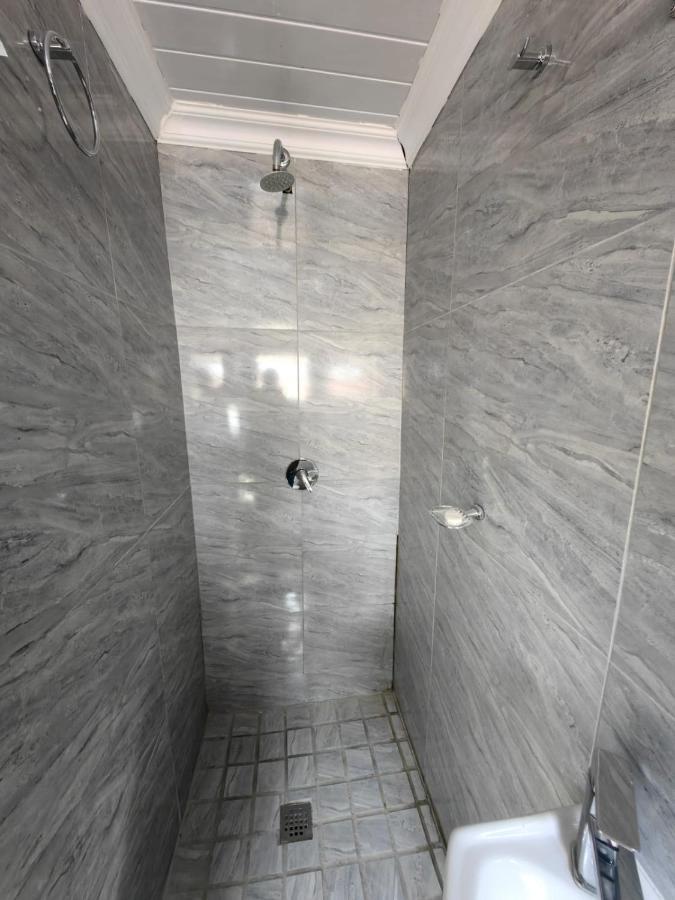 Essential Lodge23 *
